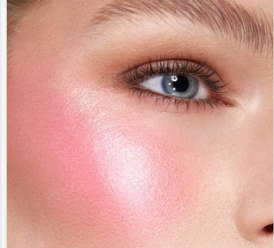 لوحة أحمر الخدود والإضاءة Hollywood Blush & Glow من علامة شارلوت تلبوري (Charlotte